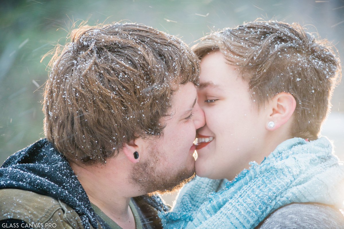 GlassCanvasPro's tweet photo. Breathtaking. #snow #photoshoot #a7sii #sony #winter #couple https://t.co/nuZVssxzt0