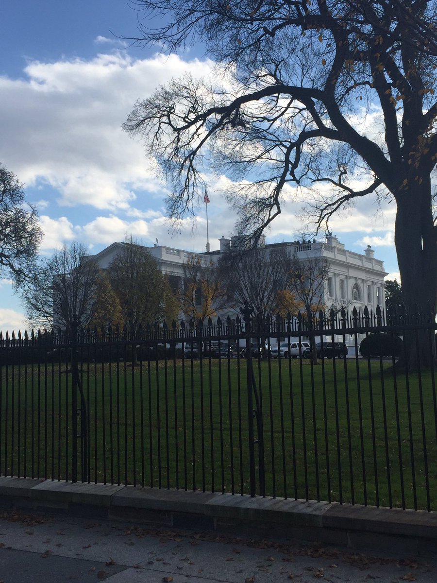 Future_skynurse's tweet photo. Bad pic but White House @drkevinkopper https://t.co/4dLV2kGpod