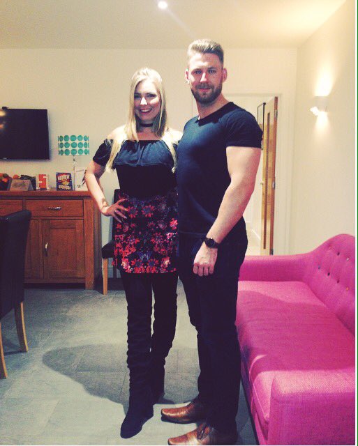 SianWilson4's tweet photo. Birthday with the bro🎉🎁 #family #birthday #blonde #smile #holiday #escape #mansion #drinks #bikerfamily https://t.co/KuzgSl6Gln