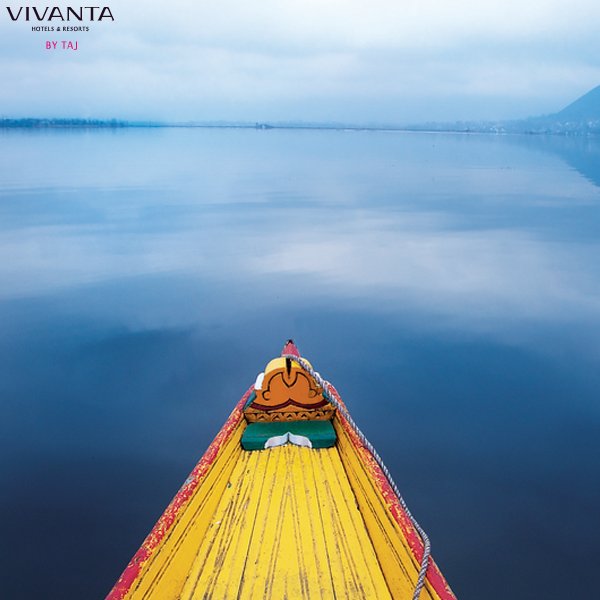 VivantaHotels's tweet photo. Sail towards absolute bliss. Breathe into the calmness of dusk on the Sunset Shikara Ride at #DalView, #Srinagar: https://t.co/HjwwY9bcJs https://t.co/5N88fDYIPY