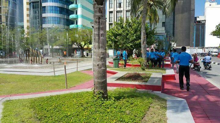 reekhan999's tweet photo. A brand new Majeedhee magu
A brand new 25 story Hospital building
A brand new Bridge
Abrand new Nasandra 
Abrand new landscaping around Male https://t.co/4Rprx5Peer