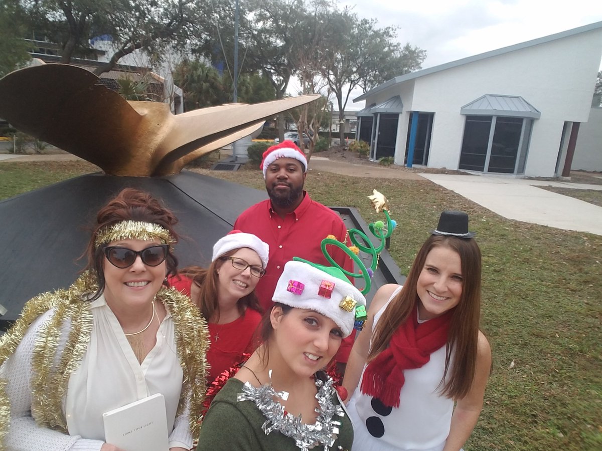 DespinaAPappas's tweet photo. It's a FESTIVE @Win4Youth day at @PontoonSolution! Checking off our scavenger hunt selfies! #pontoonw4y #teamprancer #IAmAChristmasTree https://t.co/td3uaNtgql