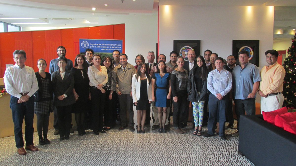 ICACOLOMBIA's tweet photo. El ICA presente en taller con representantes de la FAO, PANAFTOSA y autoridades de Bolivia, Venezuela y Ecuador, para erradicar la aftosa. https://t.co/WLX1OXatGG