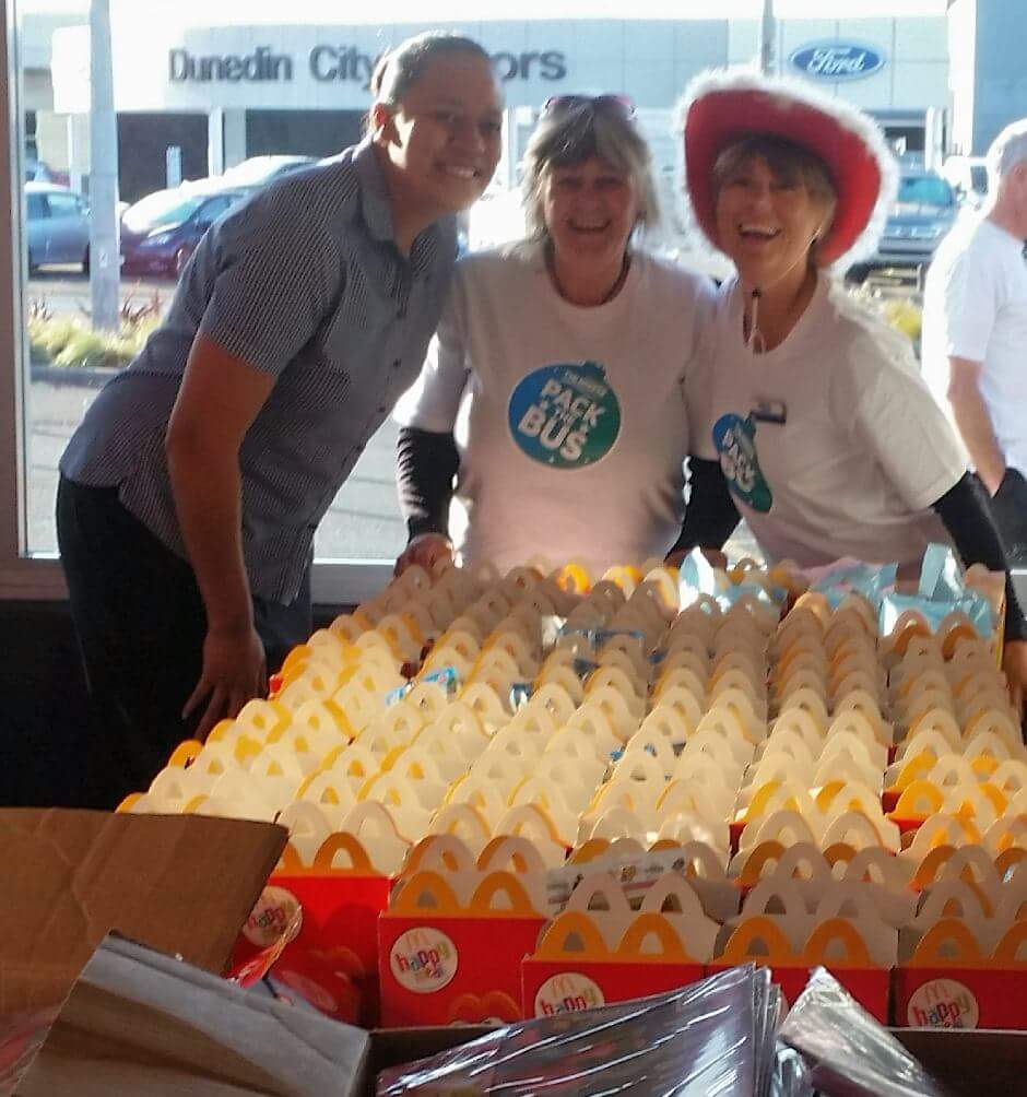 wazzr's tweet photo. 100 smiles this Christmas #packthebus https://t.co/DuuCvi9bY6