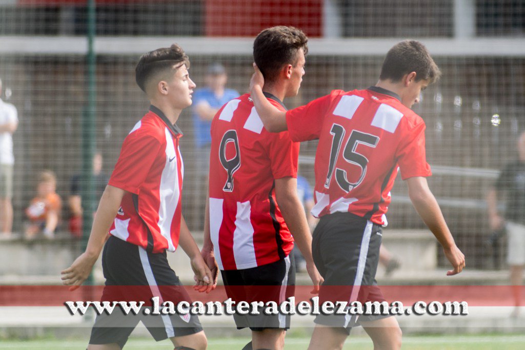 canteradelezama's tweet photo. Rubén Azcona suma y sigue como máximo goleador cadete de los últimos años en Lezama https://t.co/qXediBxdN1 https://t.co/CafpROlhM1
