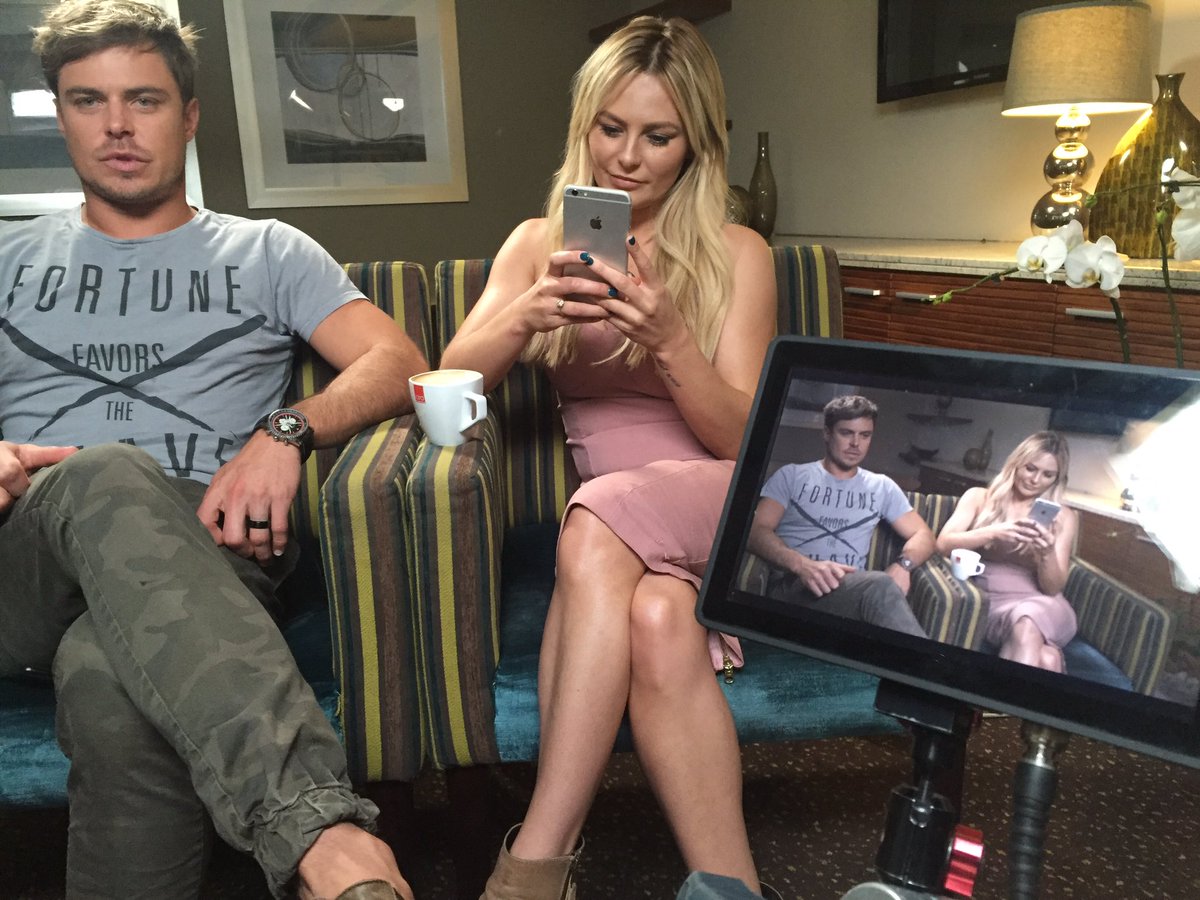 KarlienVanJ's tweet photo. Spesiale voorskou nóú op my Facebook. Sit regop @bobbyvjaarsveld 😂 https://t.co/j0P9SI0xuK