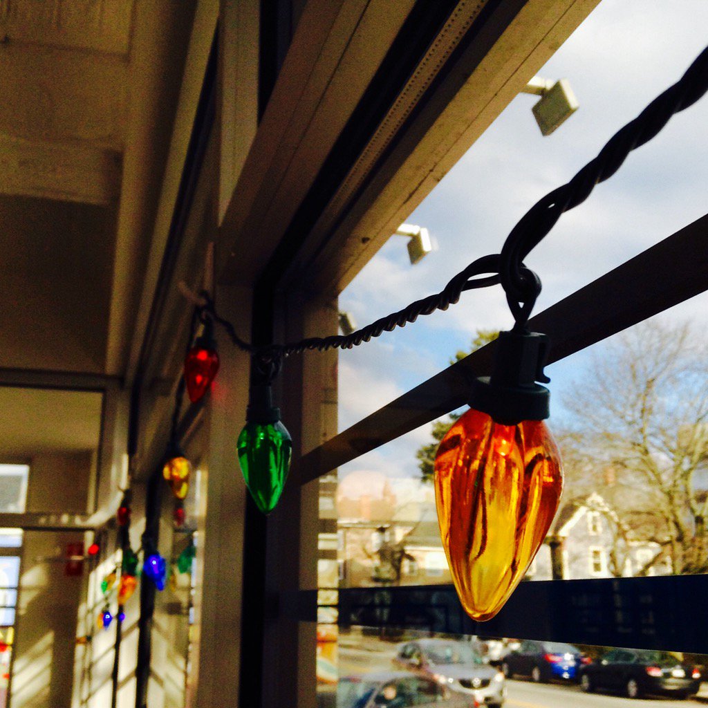 ritamoran's tweet photo. Join us for some holiday cheer and tips on how to decorate efficiently ! 
912 Main St from now until 3pm https://t.co/nXXxkUJ2af