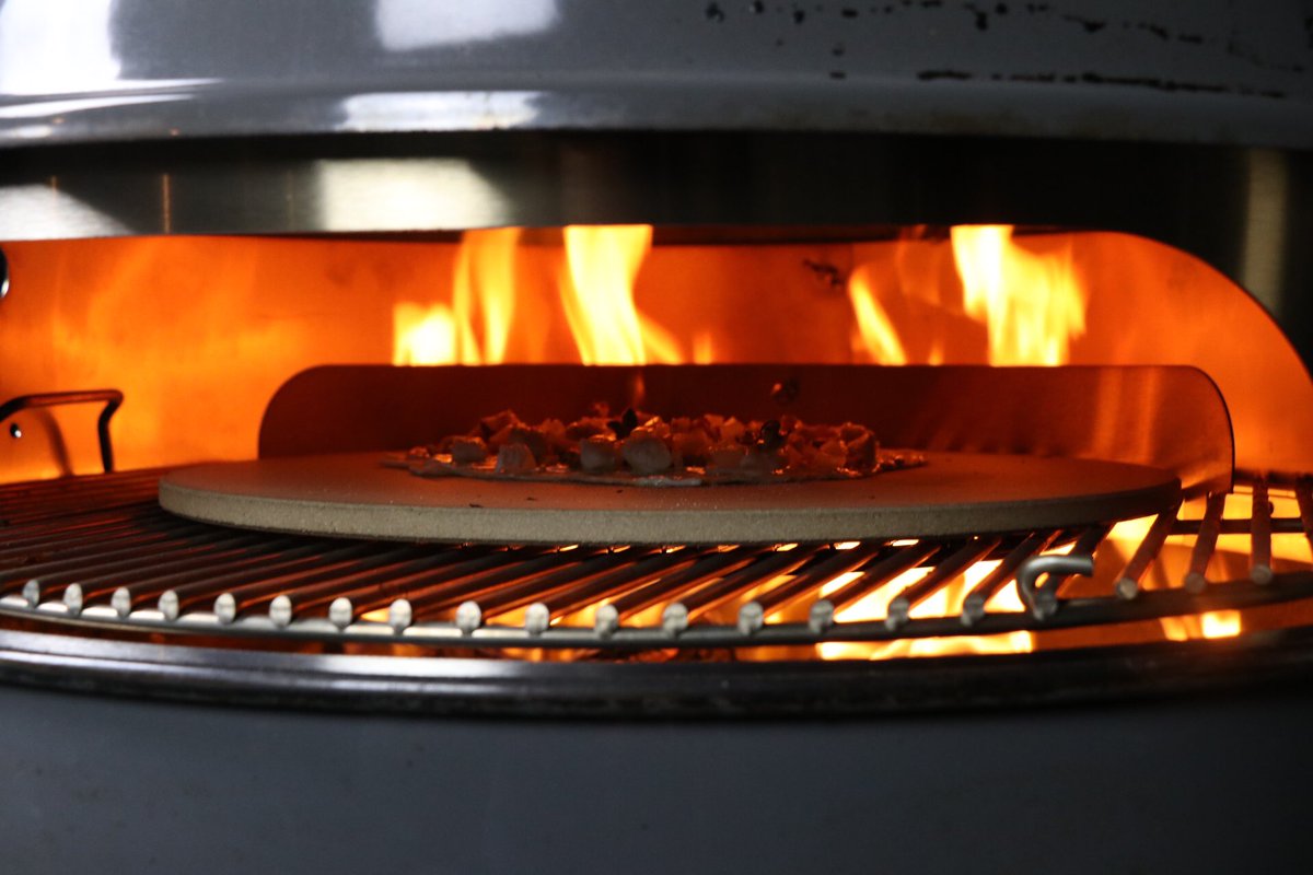 bbqlicate's tweet photo. #Flammkuchen vom #MoestaBBQ #Pizzaring 🔥🍴 https://t.co/inIFDCtZfk
