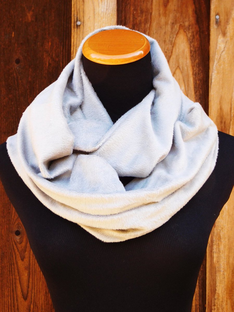 StylishHatter's tweet photo. Gray Minky Infinity Scarf-  FREE SHIPPING,  winter scarf, fal… https://t.co/mYun9nQNA5 #UnendingScarves #SweaterKnit https://t.co/bWaLRM6wvw