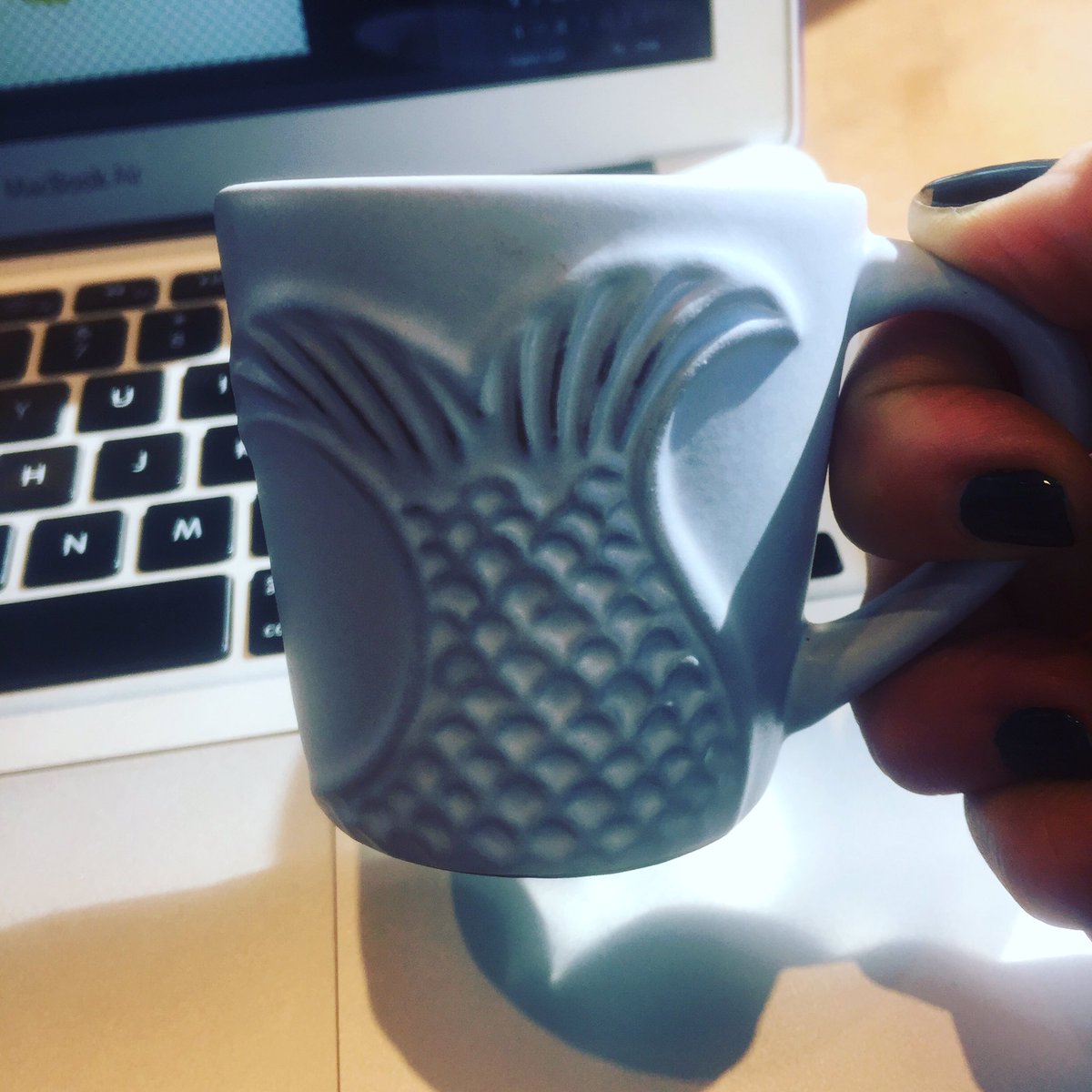 sheriNOLA's tweet photo. Even mermaids need triple espresso shots. #sobeat https://t.co/FFhVjk5upE