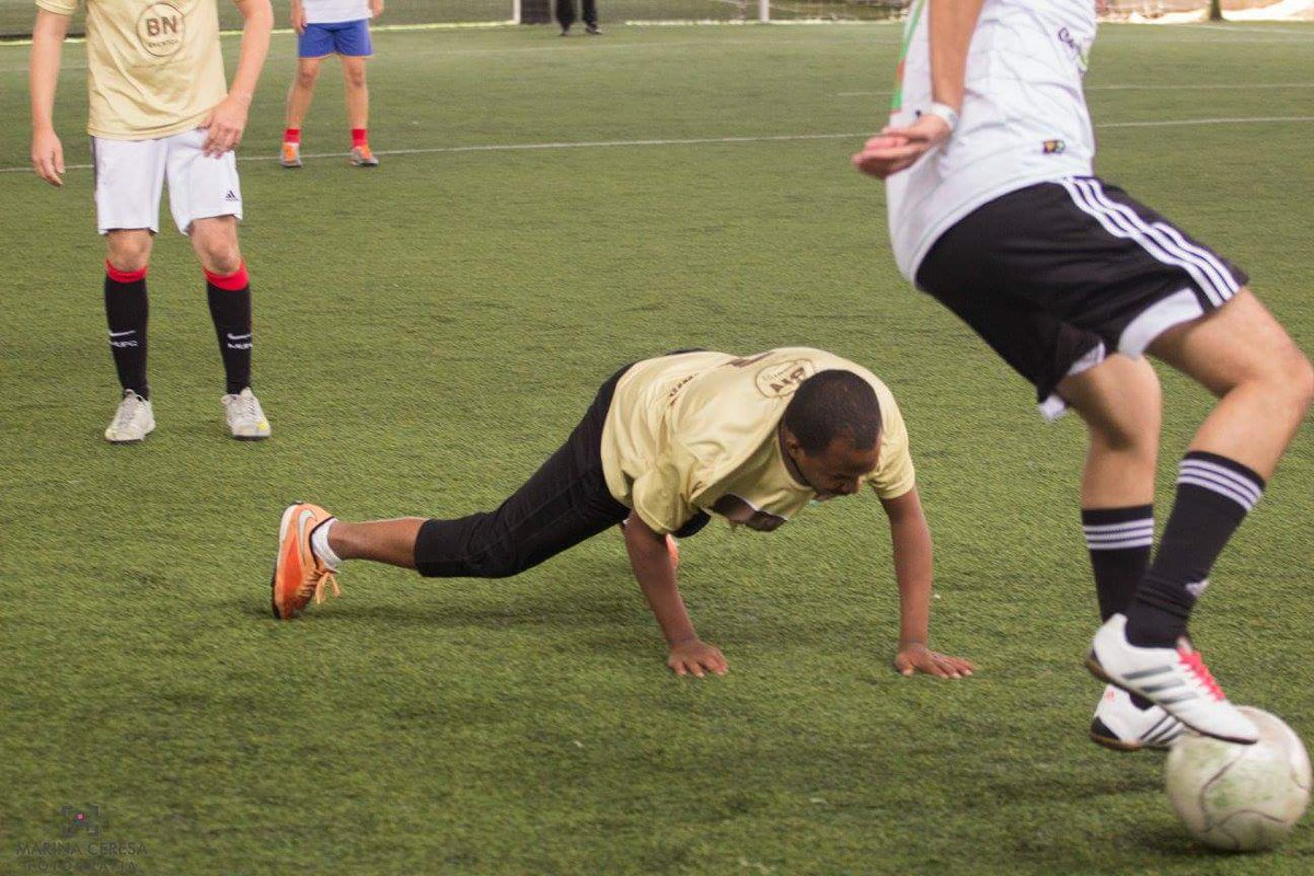 JotaPeg's tweet photo. Aqui vemos o @maiiron_ fazendo seus exercícios diários #copadobem https://t.co/eY0ZOu0NIj