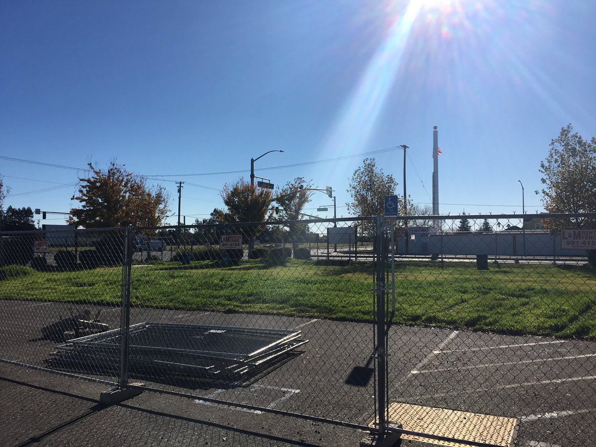 dbelkgrove's tweet photo. Construction fencing up ✔️
Breaking ground next week! On the corner of Elk Grove-Florin and Sheldon. #dbeg2 #dbsheldon https://t.co/IJL2ju141n