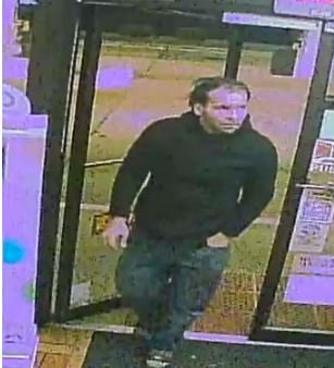 SLMPD's tweet image. Someone recognizes this robber. Call @STLRCS anonymously at 866-371-TIPS &amp;amp; help us get a criminal off our streets. ow.ly/4577306IR7L