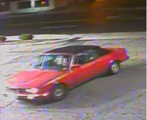 SLMPD's tweet image. Someone recognizes this robber. Call @STLRCS anonymously at 866-371-TIPS &amp;amp; help us get a criminal off our streets. ow.ly/4577306IR7L