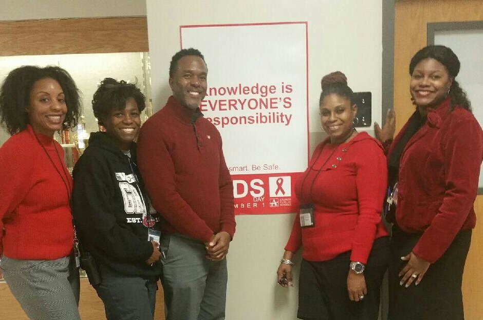 LamarYoung16's tweet photo. GRADY HS supports #WorldAIDSDay by donating toiletry basket to #AIDAtlanta @ATLsuper @Grady_Knights https://t.co/kwuBK7jjF7
