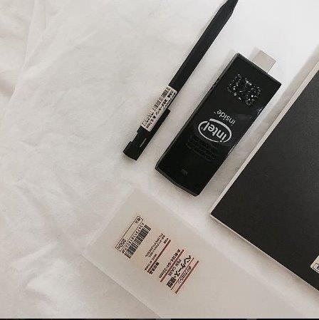 Intel_Spain's tweet photo. Pequeño como un lápiz, potente como un ordenador. El #IntelComputeStick es una maravilla portátil 👌🏼 https://t.co/XblahIq0T8