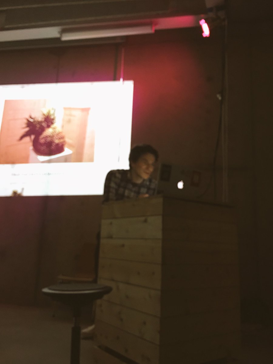 Hafven's tweet photo. #erstkontakt im #hafven mit Jonas Schuhmacher #fancywebsite #coder #webGL #webdev #programierung https://t.co/l0Y83dOPkJ