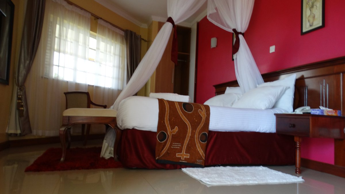 TeddyOyoo's tweet photo. Planning an holiday in Kisumu? Desert Rose Resort is the place! #SimplyAfrican @nancyokutah @DesertRoseHotel @BizApex_Kenya #TradingBell https://t.co/5oYxnPU7x0