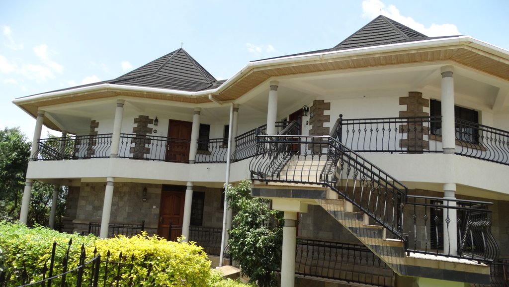 TeddyOyoo's tweet photo. Planning an holiday in Kisumu? Desert Rose Resort is the place! #SimplyAfrican @nancyokutah @DesertRoseHotel @BizApex_Kenya #TradingBell https://t.co/5oYxnPU7x0