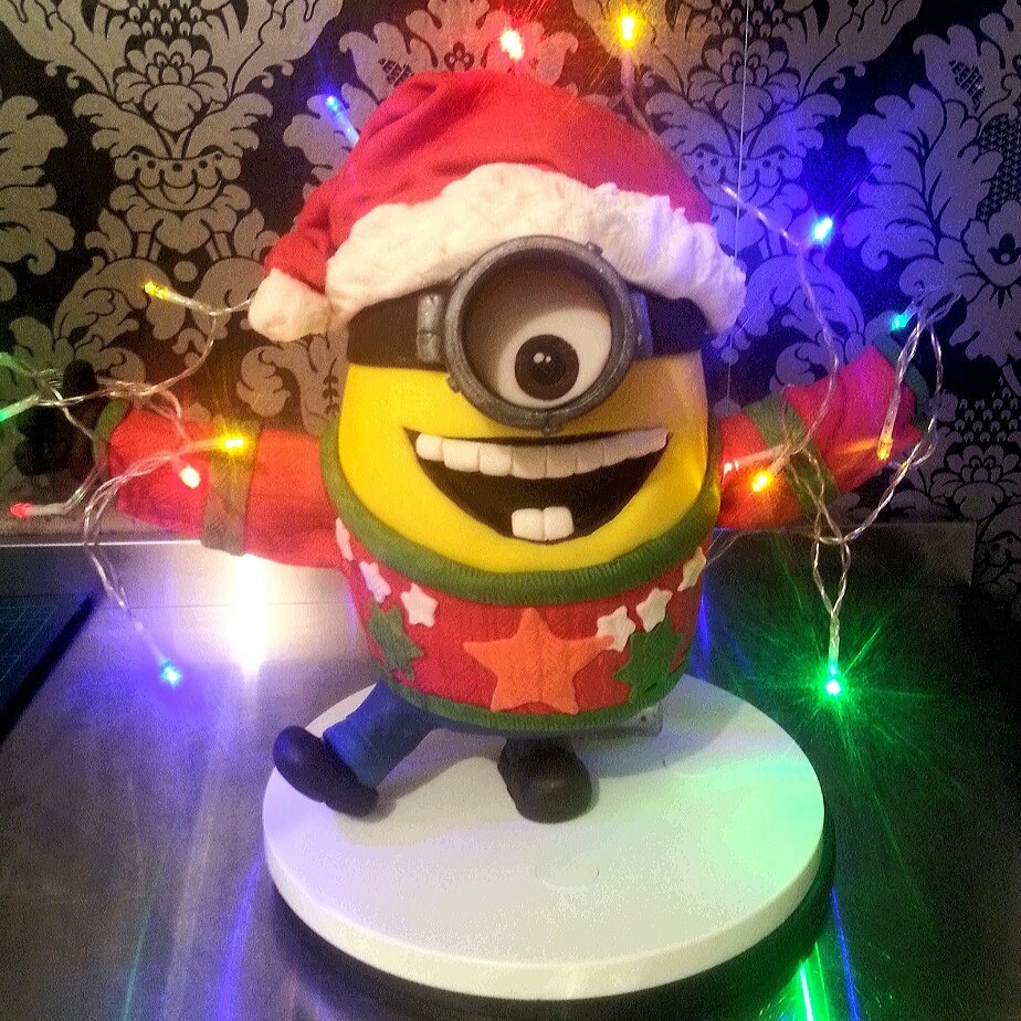 cakenottingham's tweet photo. Happy 1st of December #Christmas π π #Minion #cake using #cakeframe https://t.co/iQvlfeijRL
