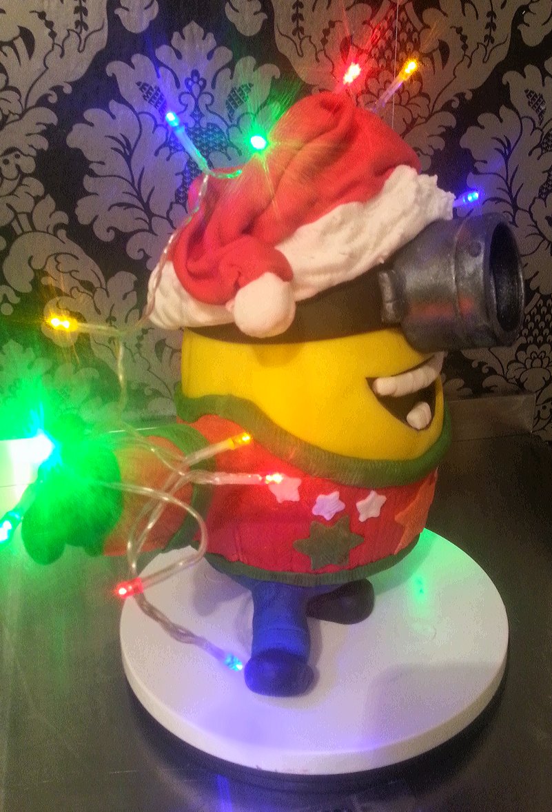 cakenottingham's tweet photo. Happy 1st of December #Christmas π π #Minion #cake using #cakeframe https://t.co/iQvlfeijRL