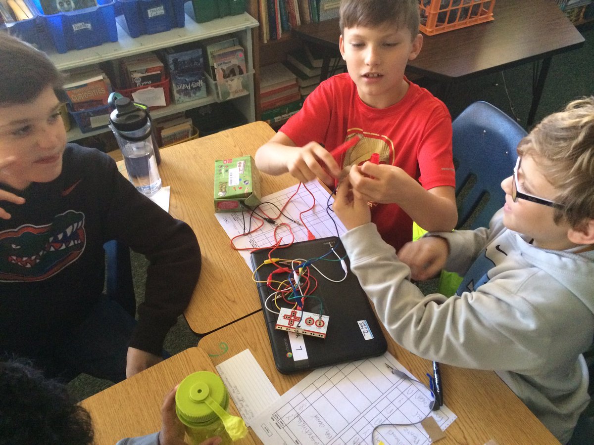 sorensen_acs's tweet photo. @mrbrown_acs  Ss #inquiry w #makeymakey about what materials conduct electricity #jones_acs https://t.co/4HGXVWHq8n