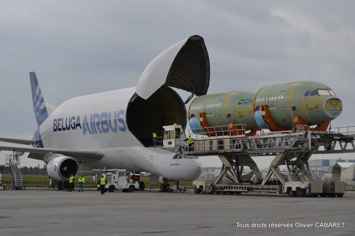 Мрия ан-225 буран. Ан-225 мрия кабина. Грузовые самолёты италии. Самолет который возит самолеты. Самолет который возит самолеты.