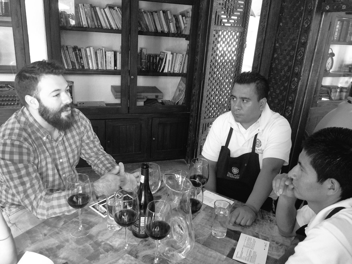 Vinistror's tweet photo. Cata de vino #GSM de @CavaCordova dada por el mismísimo #FernandoCordova en @HOSTALDELALUZ! #winetime #winenot #vinistror #tomavinomexicano https://t.co/uZdIYY8dvu