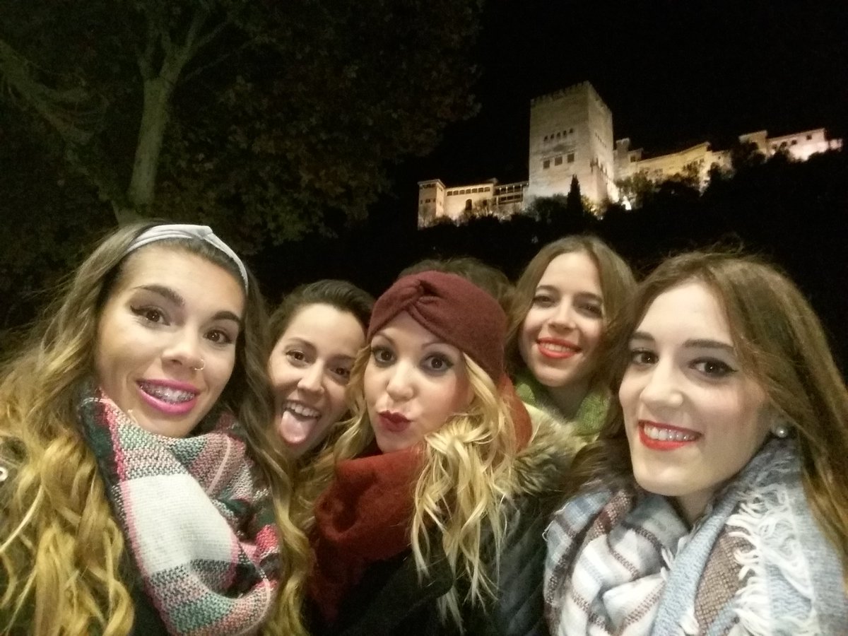 LorienteNerea's tweet photo. Un placer compartir viaje con vosotras, por muchos mas! #Granada #chupipandi #Ellas❤ https://t.co/bNjkHkkSwu