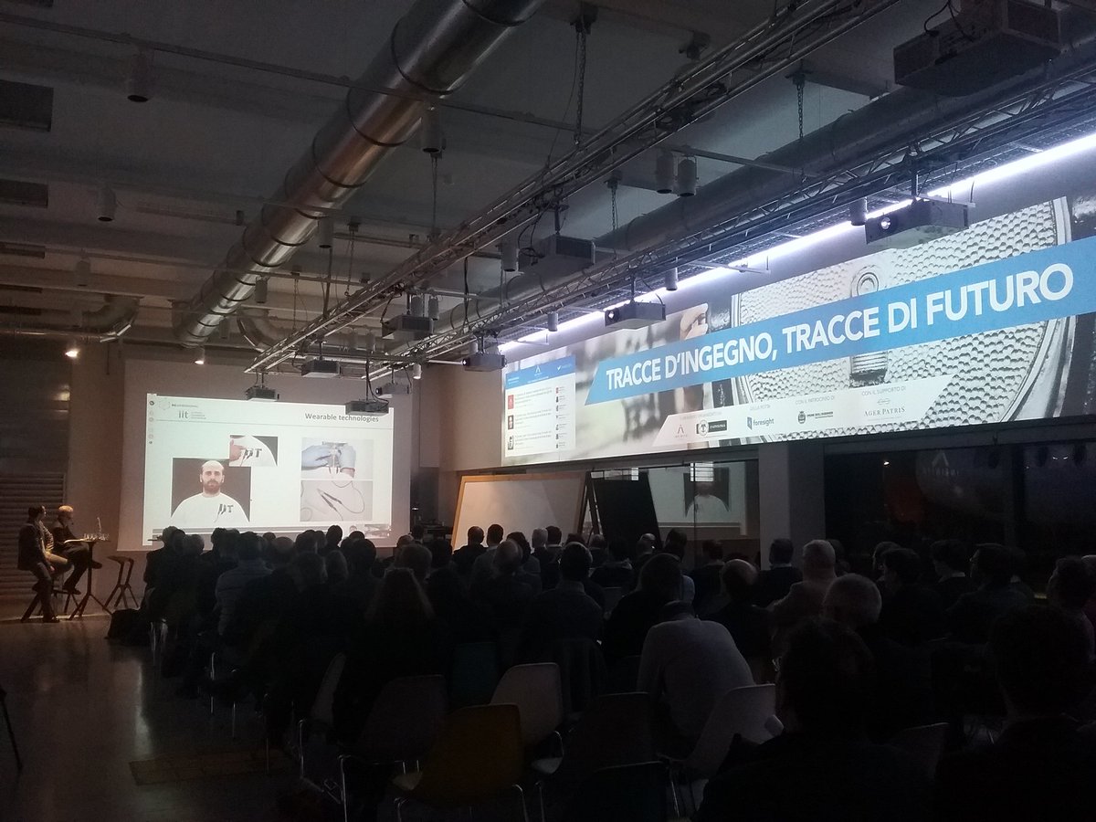 Infinite_Area's tweet photo. @andreagamos ci parla di #grafene. # scorci di #futuro @Infinite_Area #DAppolonia #iaexperience https://t.co/ZDlIUkavSJ