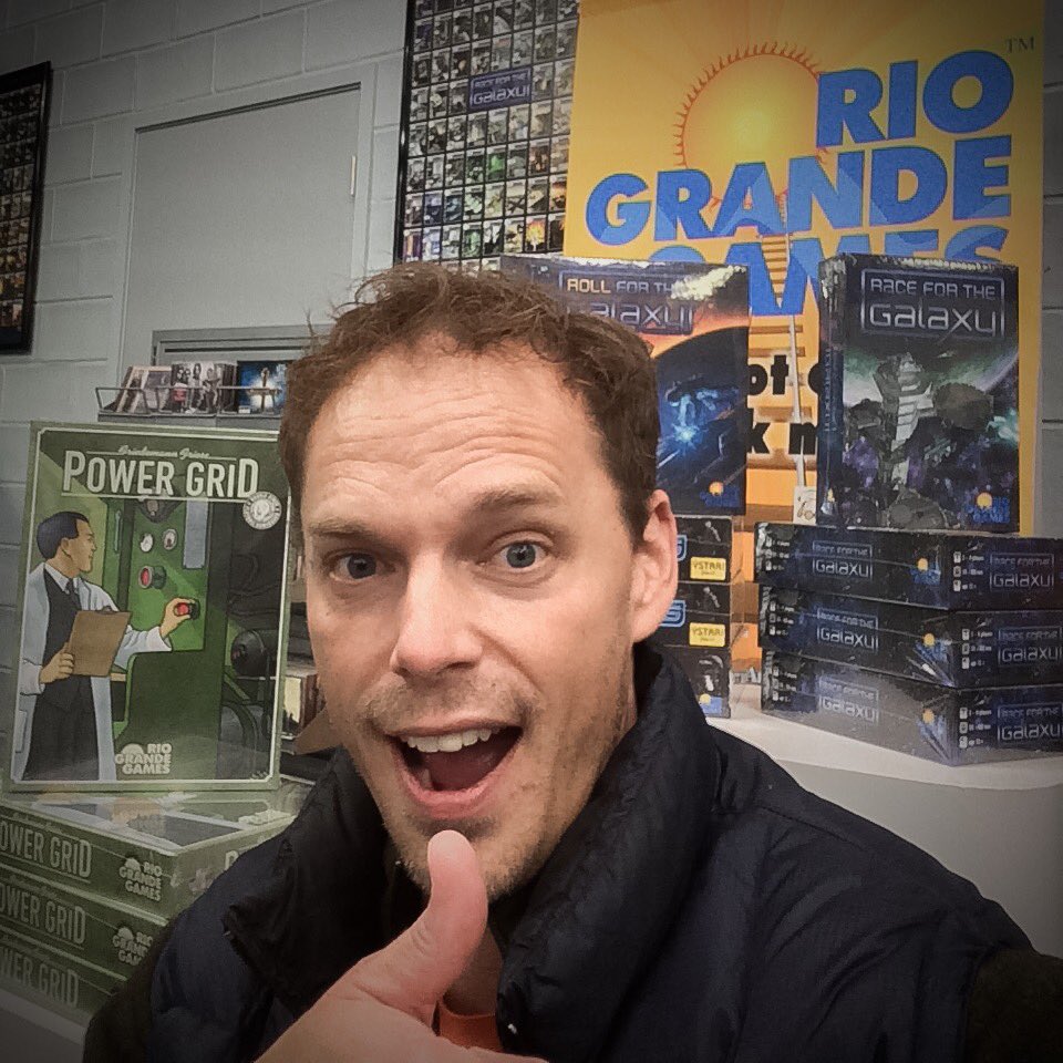 Gamein60seconds's tweet photo. Totally geeked out when I saw this display at a tech store set the other day. #actorslife #setlife #boardgames https://t.co/ixn6kmzII7