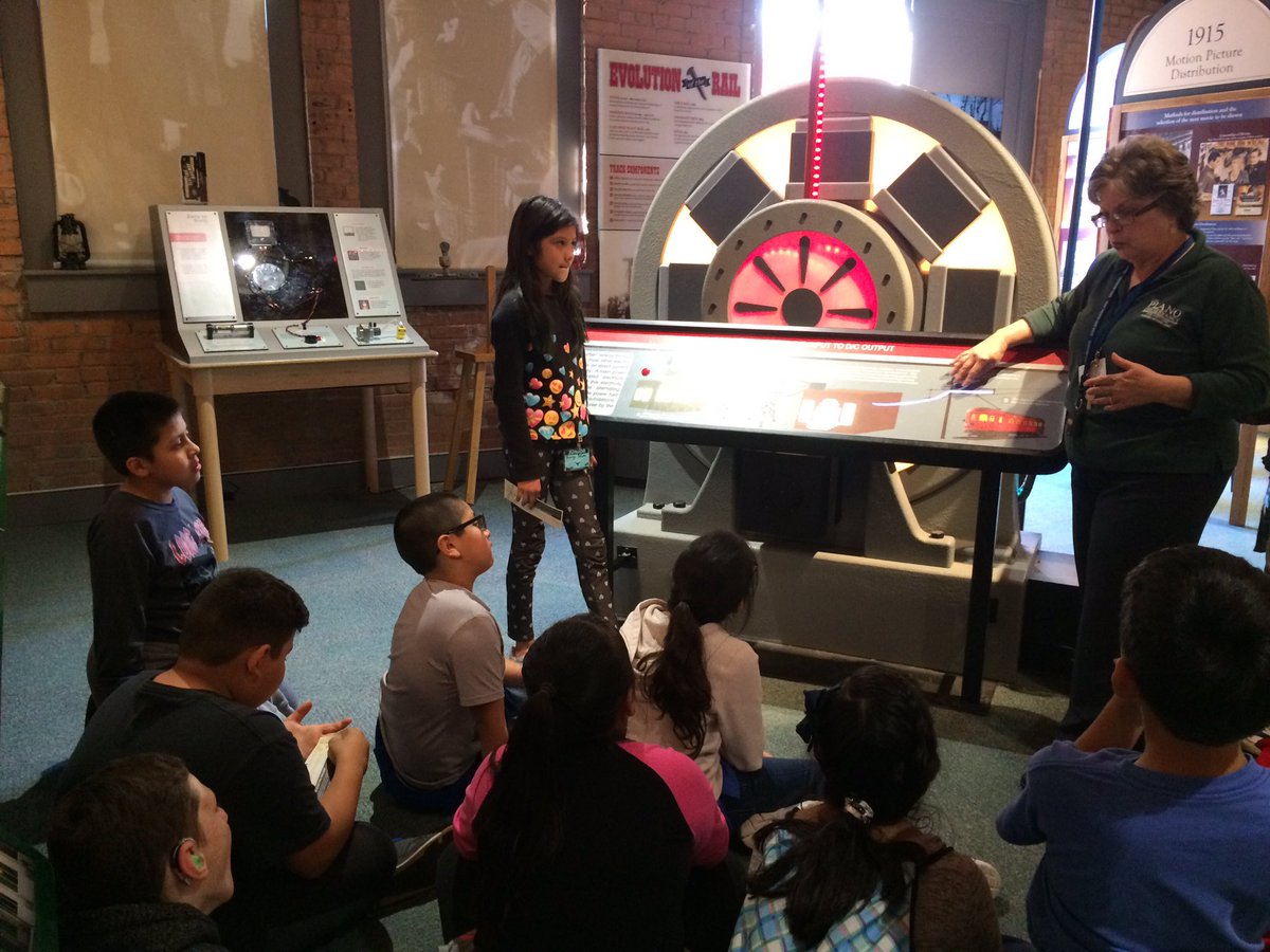 Mendenhall4th's tweet photo. Exploring electricity!  #mendenhalllearns https://t.co/EUhmf1wZhJ