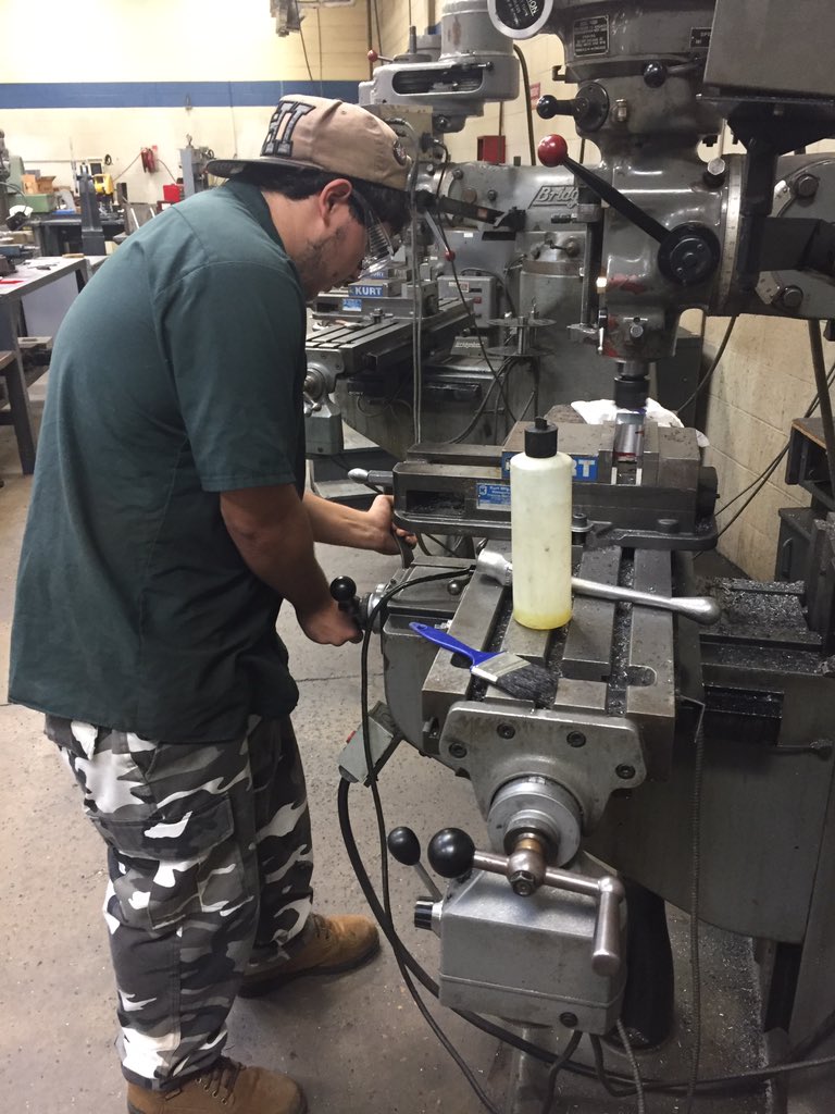 polariscareer's tweet photo. The future of manufacturing is BRIGHT at Polaris! @AWTRoboBots #PrecisionCNCMachining #PolarisMeansJobs https://t.co/DYEte8z1AA