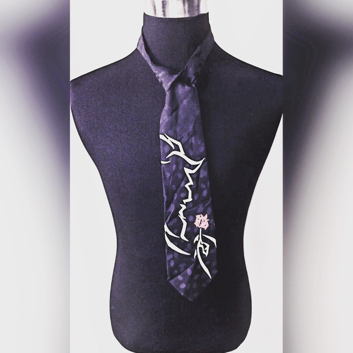 ShopMiniTrends's tweet photo. Once in awhile, right in the middle of ordinary life, love gives us a fairytale🌹#BeautyAndTheBeast #TheBroadwayMusical #Disney #NeckTies https://t.co/R6nwvnyjp3