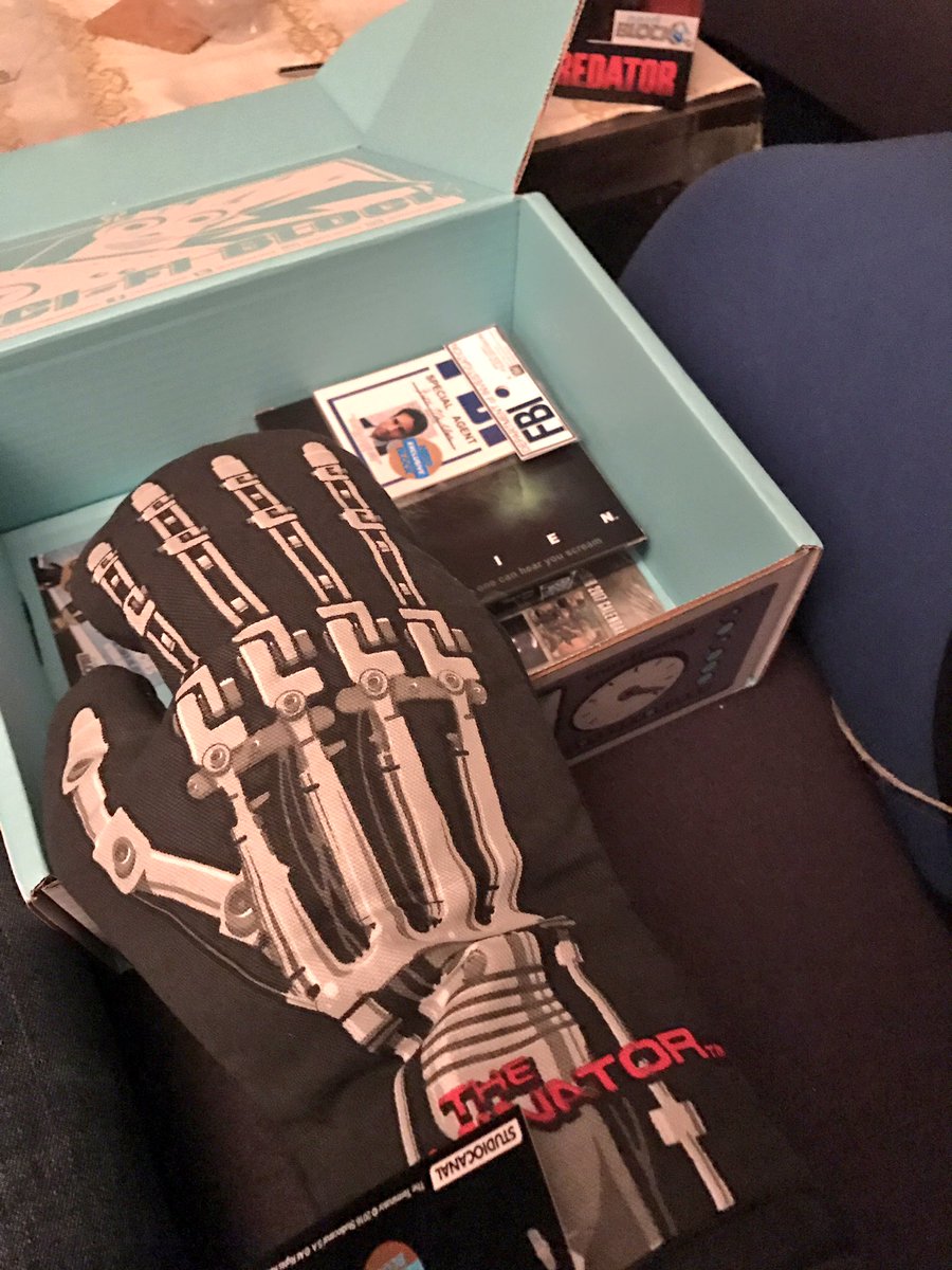 DerLachwitz's tweet photo. #SciFiBlock von @NerdBlock befriedigt wieder bestens! Endlich passende Notizzettel für panische  Deadline-Besprechungen #Alien &amp; #Terminator https://t.co/32kfwBNpFU