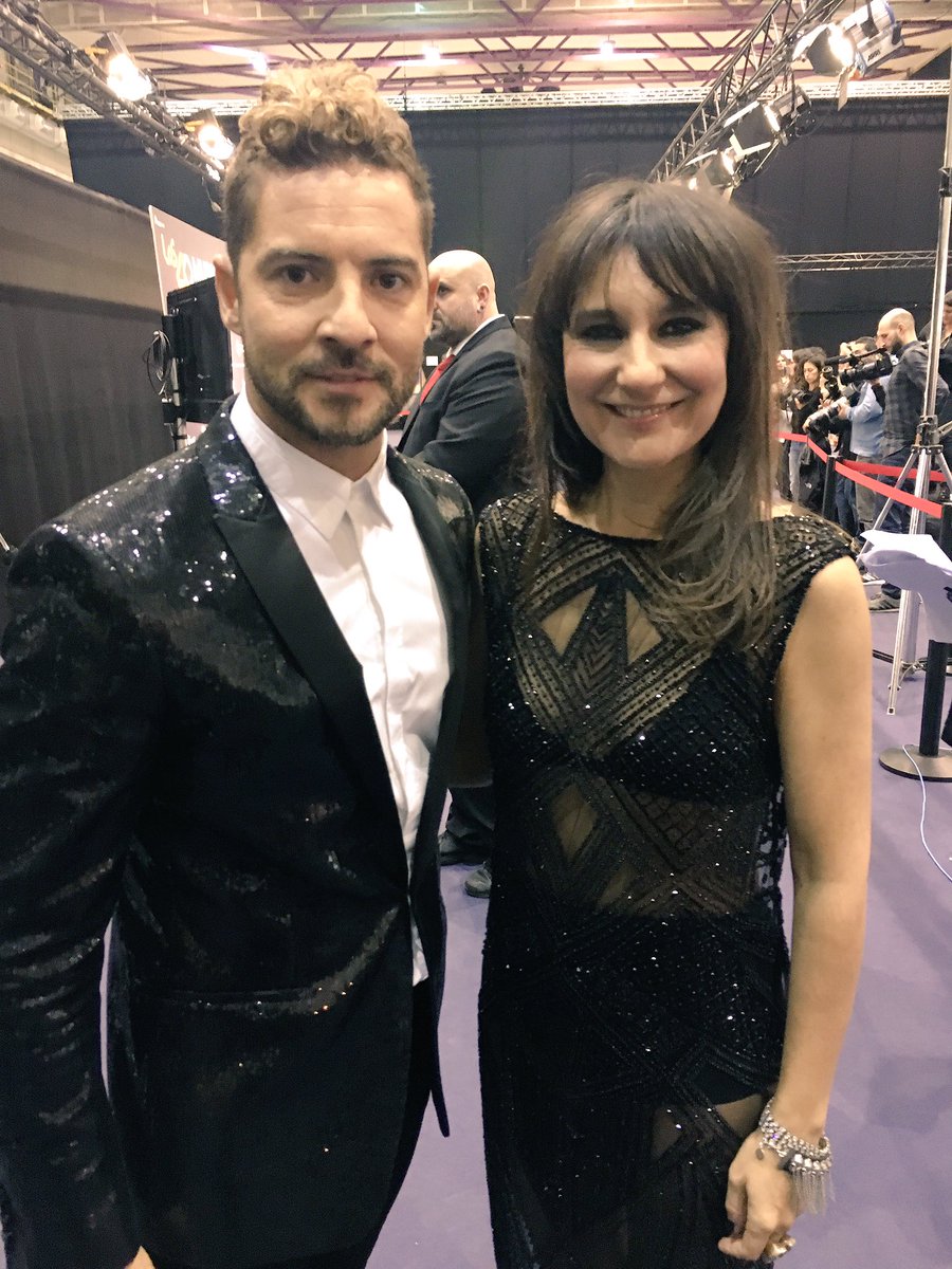 Los40's tweet photo. Los genios se juntan!!! @davidbisbal y @amaraloficial conjuntados sin saberlo!!! GRANDES!!! 🙌🏼🙌🏼🙌🏼#LOS40MusicAwards https://t.co/sQmypNOn5t