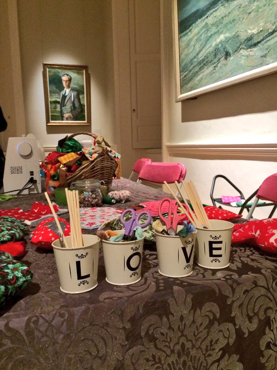 catherinepowen's tweet photo. Now I'm crafting! With the lovely @MissLibbyRose @TQHGreenwich #RMGLates #muchfestive #socrafty https://t.co/UcNYoIemwR