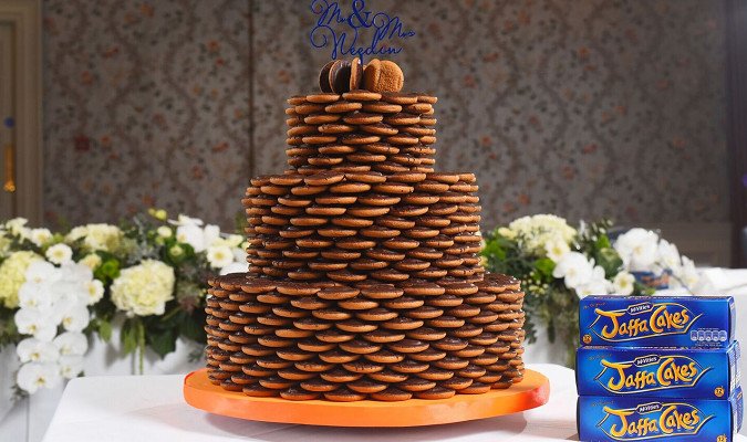 Weddingmagazine's tweet photo. Anyone for a Jaffa Cake #wedding cake? https://t.co/47ZknbdRcg https://t.co/uF6l99BhTO