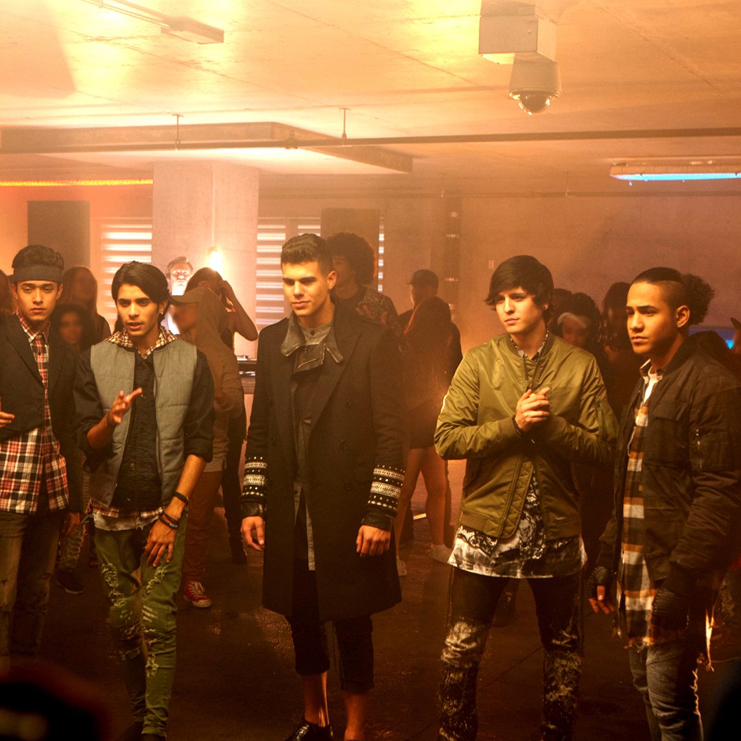 ToyotaLatino's tweet photo. #CNCOwners, en 10 días podrán ver el estreno de nuestro video musical con @CNCOmusic. ¡Prepárense! #ManejaTuVida #Corolla https://t.co/EnbaEOyPn9