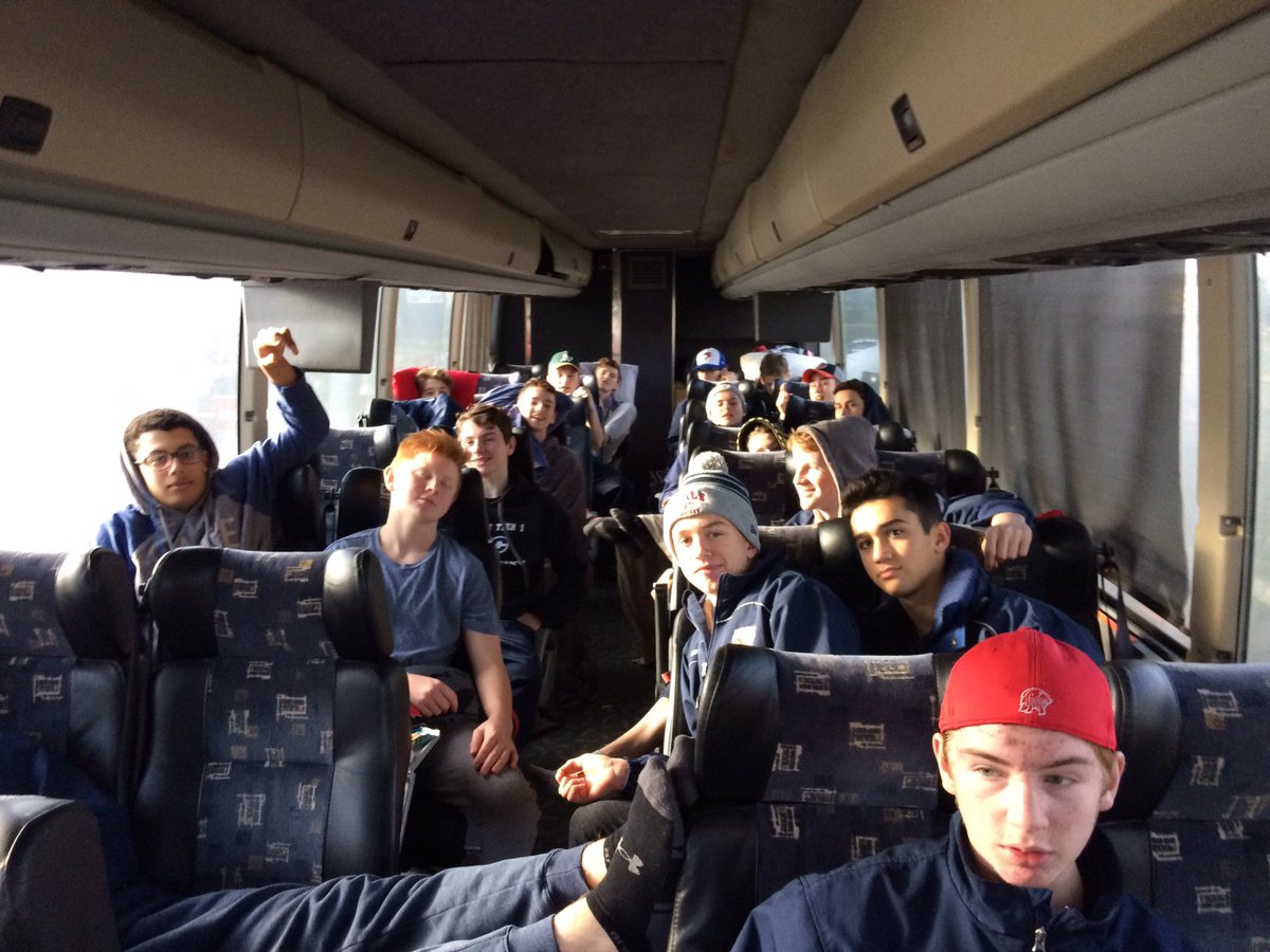 YaleLions's tweet photo. @YHA_U15 puck heads fueled up in Kamloops. #ironlung to CGY. #mintmandms https://t.co/o2aZn4Wi3o