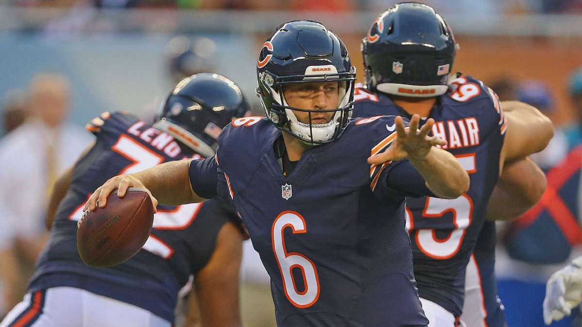 ESPNChicago's tweet photo. QB Cutler to have shoulder surgery, headed to IR https://t.co/6fD2ofLCsB #Bears https://t.co/cynPWfp9iq