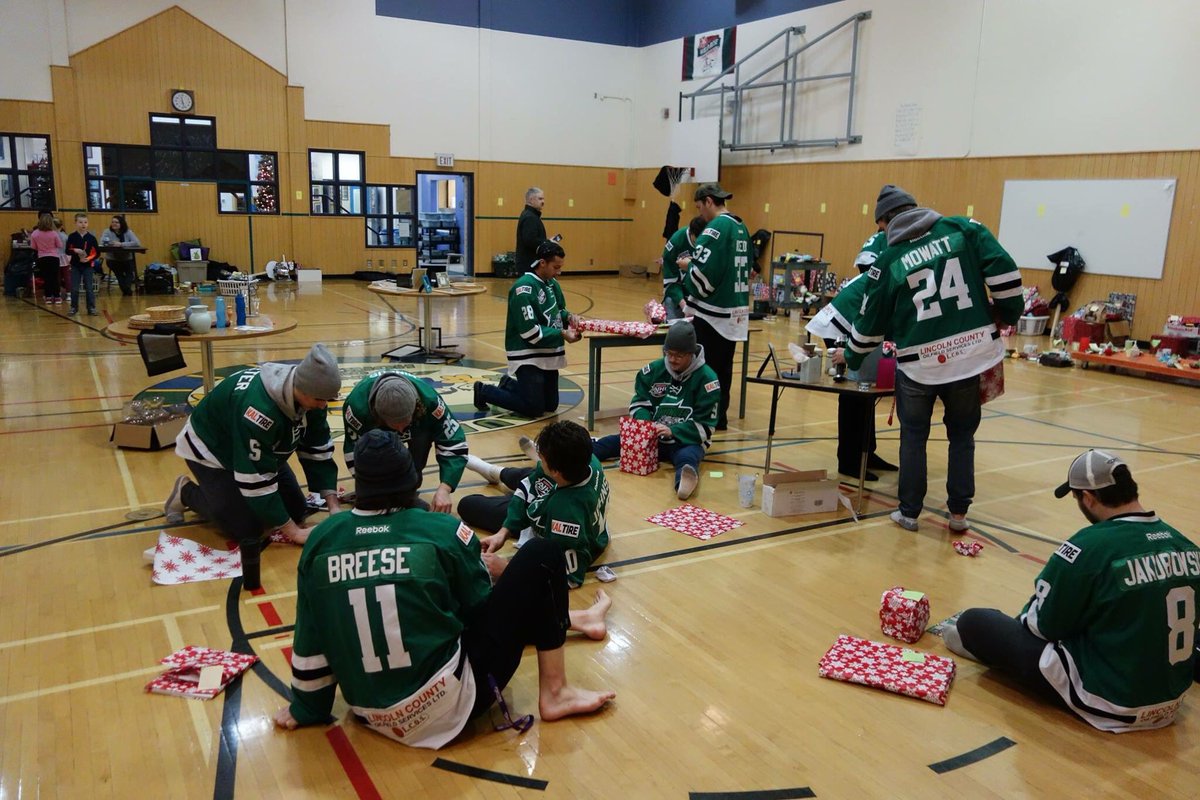DVThunder's tweet photo. #Thunder were out helping wrap present today at Aurora School for their annual Christmas Flea Market🎄 https://t.co/wLk6fRxDb3