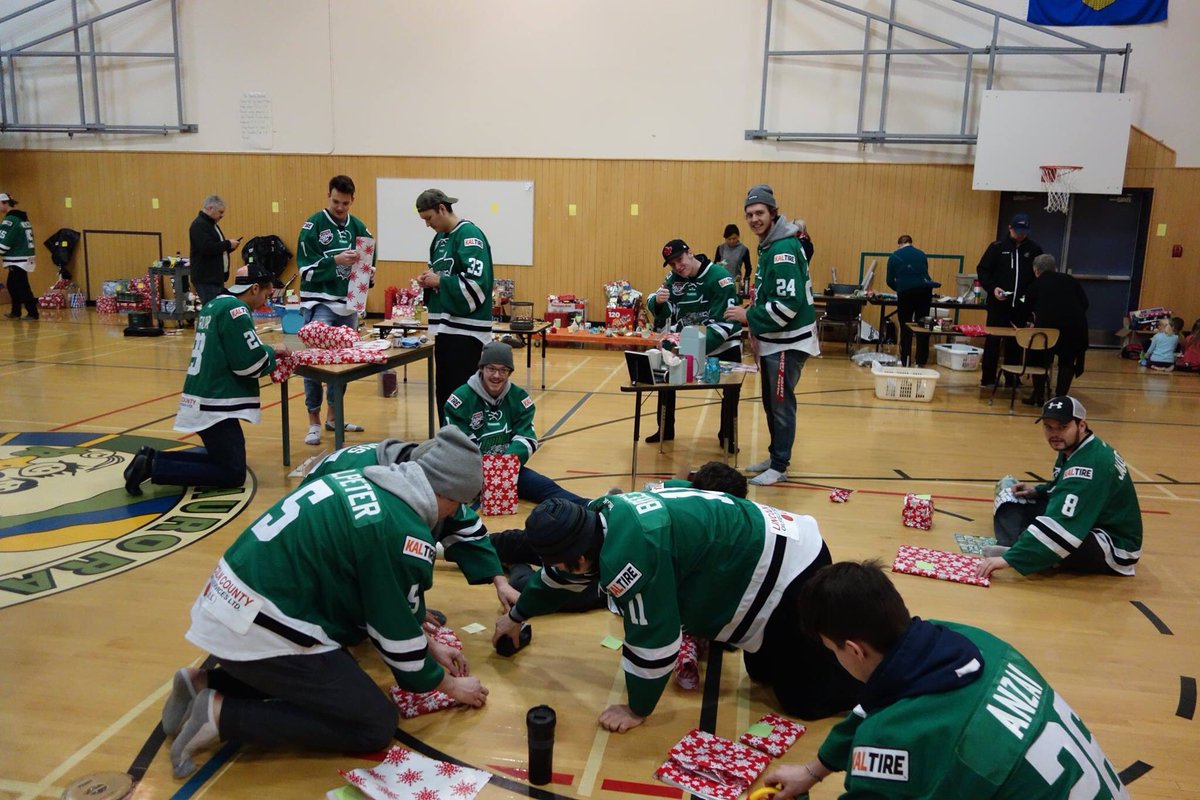 DVThunder's tweet photo. #Thunder were out helping wrap present today at Aurora School for their annual Christmas Flea Market🎄 https://t.co/wLk6fRxDb3