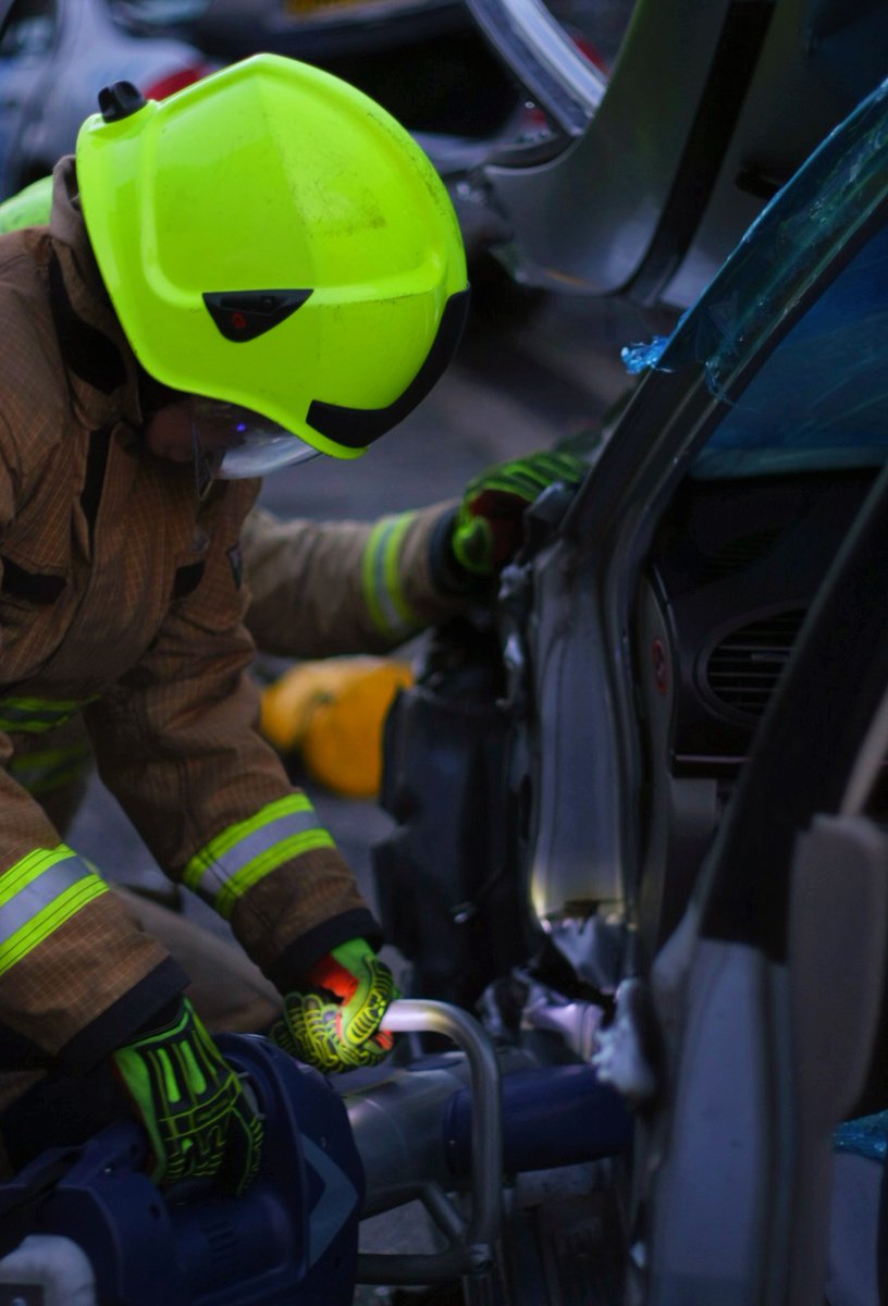 fireturk999's tweet photo. excellent RTC update training @mawwfire @MorristonFire @swanseamwwfrs today courtesy of training delivery #robmartin https://t.co/nw54Y2TmvN
