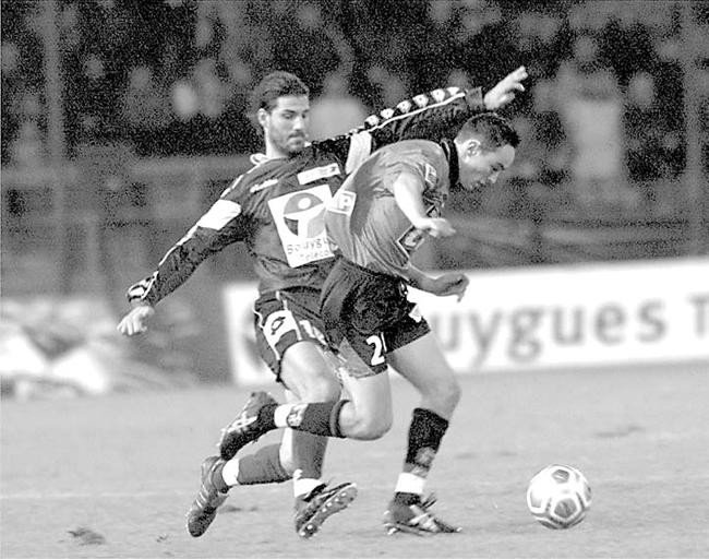 01/12/2001: le SRFC bat l'US Créteil (3-1) en 16ème de Coupe de la Ligue (Doublé de Piquionne et un but de Danic.
rougememoire.com/history/match/…