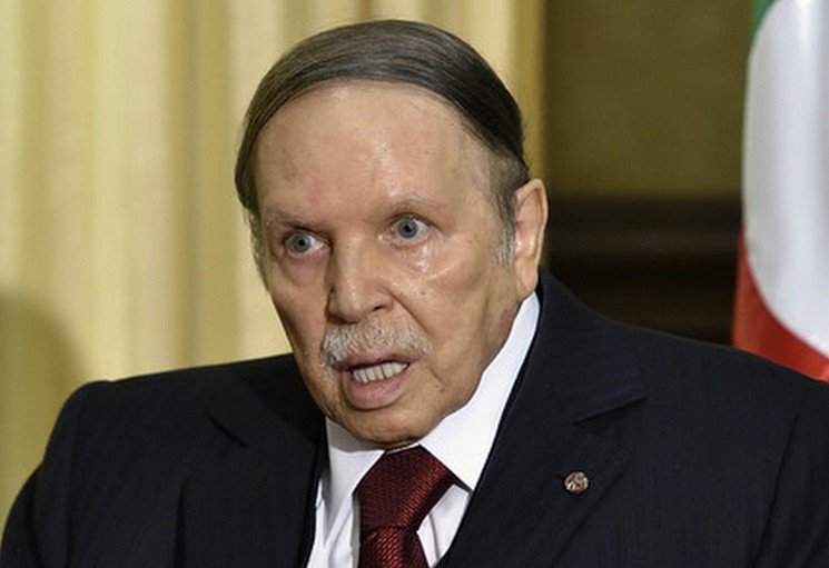 #Hollande renonce à se présenter à l'élection présidentielle : La réaction de Bouteflika