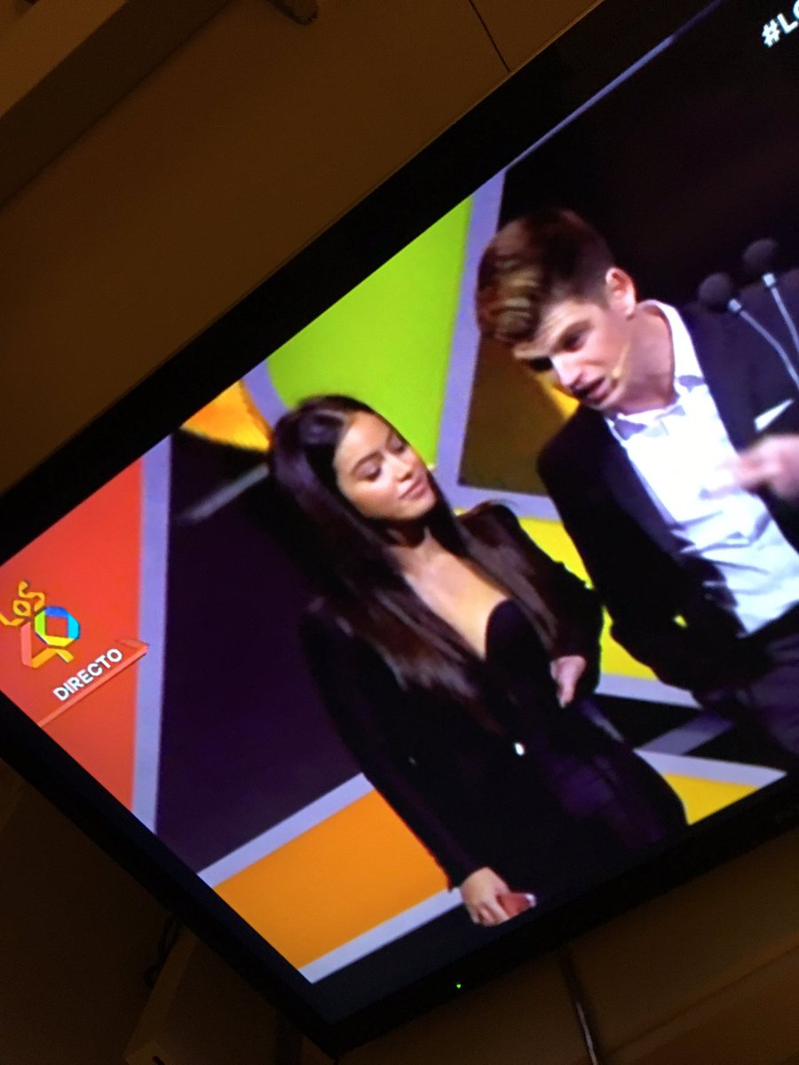 mendeskindness's tweet photo. OH MY LORD #LOS40MusicAwards https://t.co/Vv4VntVeRf