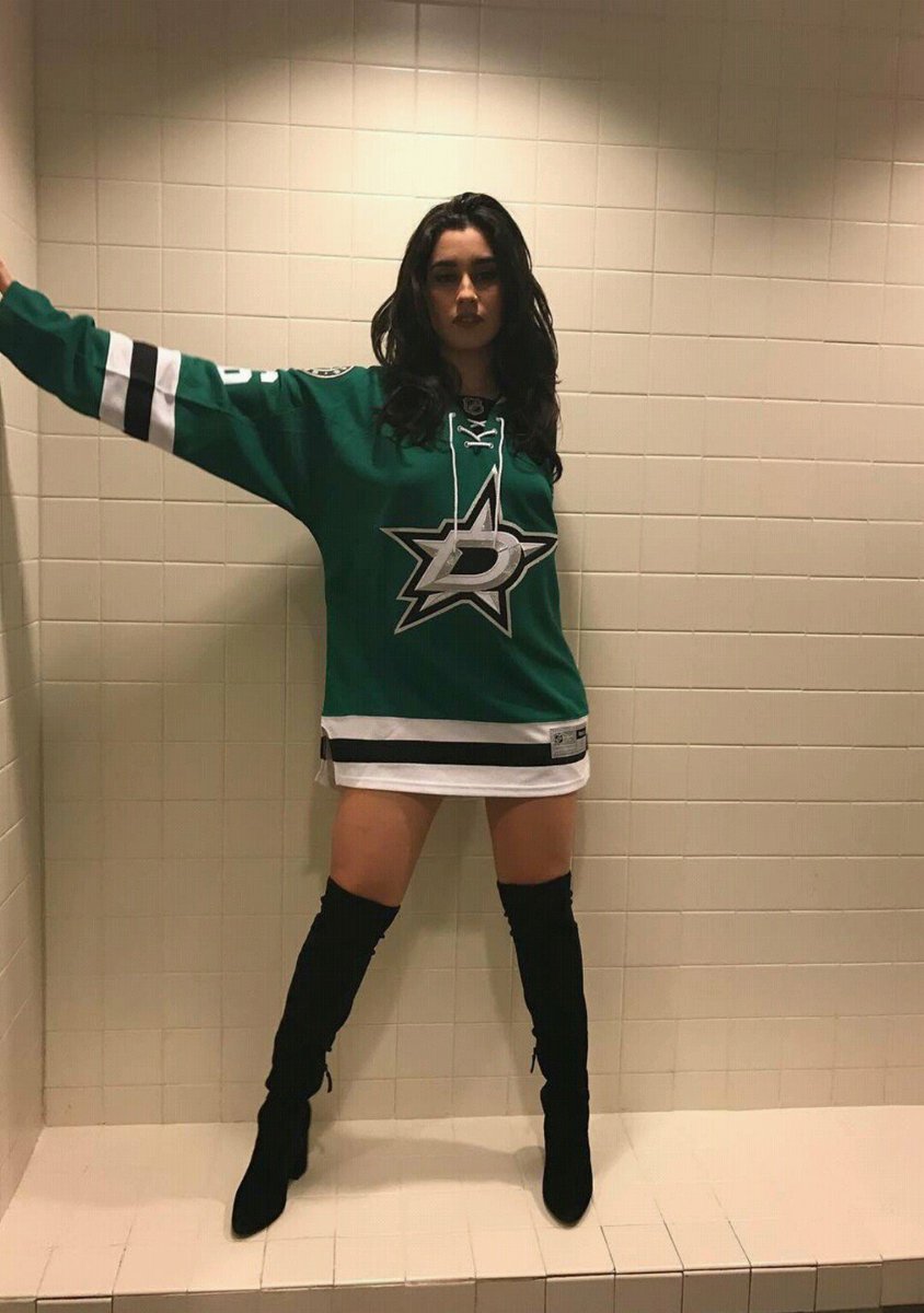 itstarliing's tweet image. O mês q Lauren venceu a insegurança, se assumiu, encheu todos de orgulho. Lauren se renovou em Novembro. Te amo novembro
Lauren's November