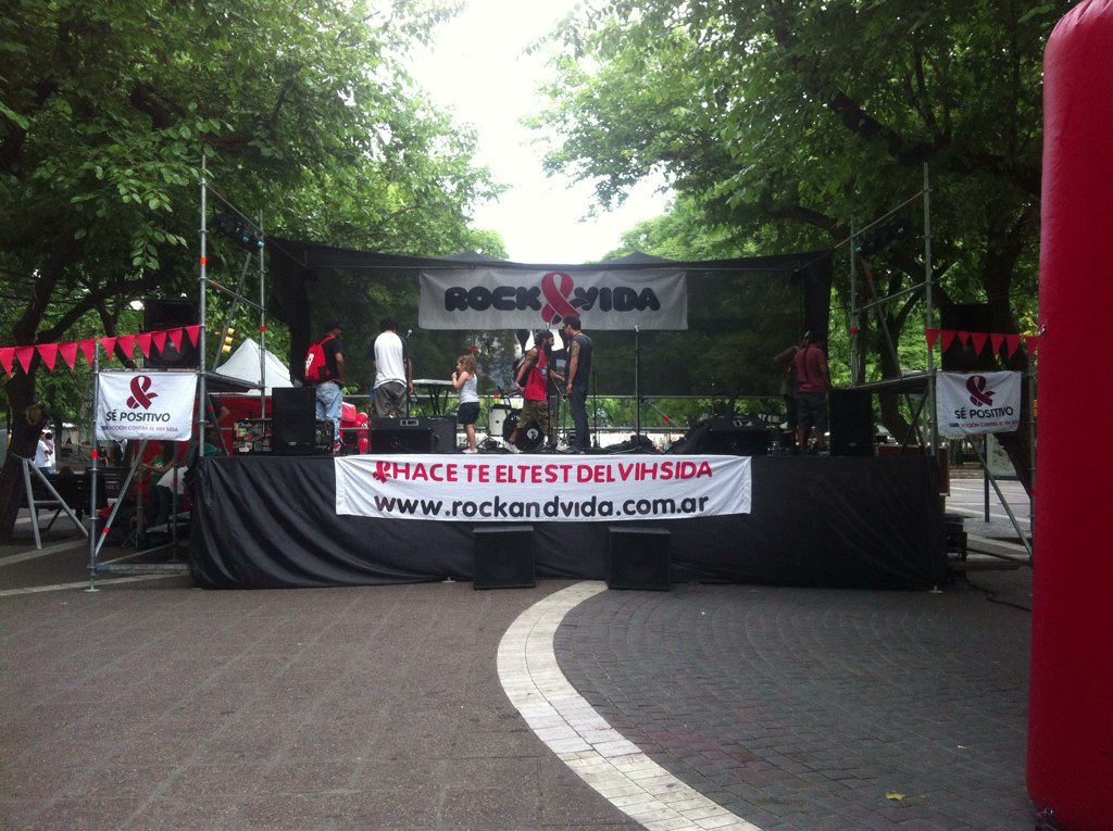 suenachapeca's tweet photo. Armando en la peatonal! #SuenaChapeca https://t.co/Ey8yYrhPju
