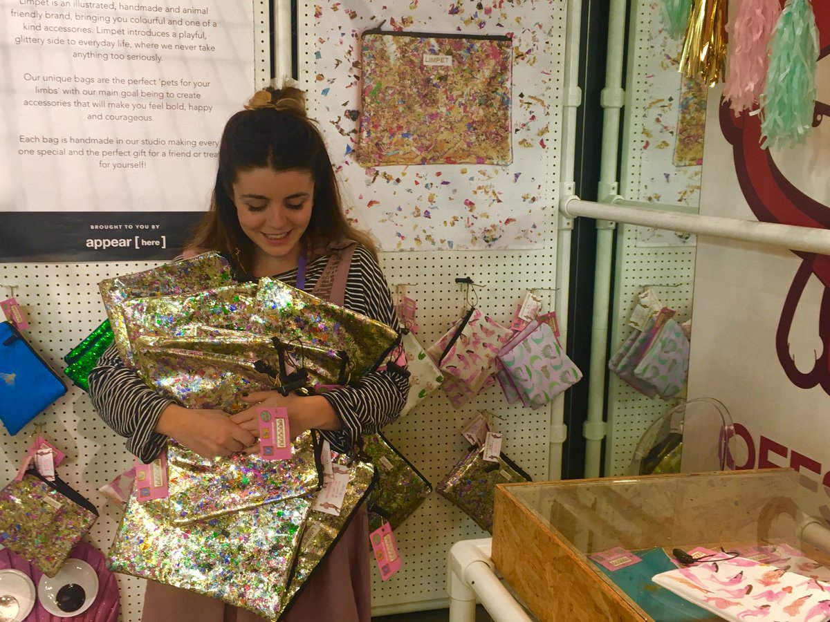 PoppehMillett's tweet photo. Volunteering on the cutest stand in @Topshop / the land, @limpet_store https://t.co/UG0uPp2X68